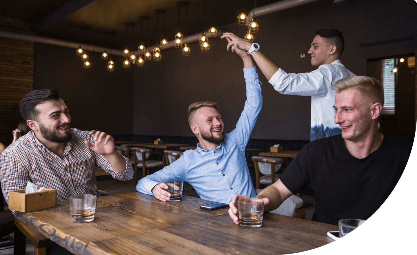 Zdjęcie przedstawia zadowolonych klientów naszej firmy